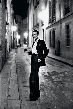 06_HELMUT NEWTON, Yves Saint Laurent, Rue Aubriot, Vogue, Paris, 1975.jpg