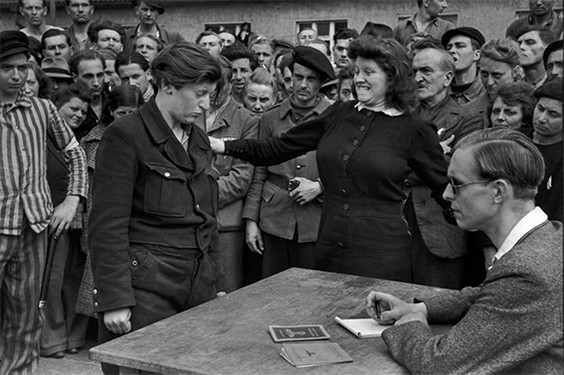 03_HENRI CARTIER-BRESSON, Dessau, Germany, 1945 - Copia.jpg