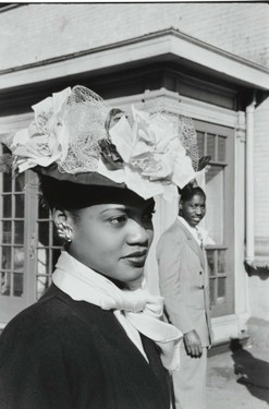 04_HENRI CARTIER-BRESSON, Easter Sunday in Harlem, New York,1947 - Copia.jpg