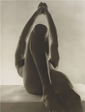 03_HORST P. HORST, Male Nude (Knee Up), 1955.jpg