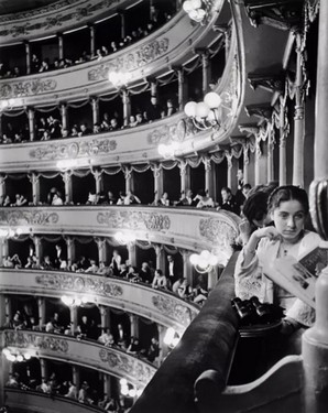 04_ALFRED EISENSTAEDT, Première at La Scala, Milan, 1933.jpg